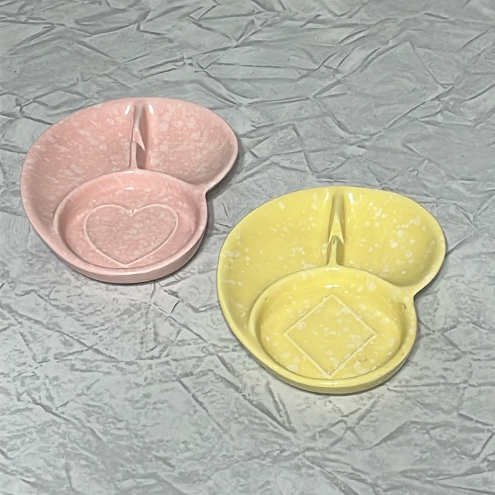 Set of 2 Shawnee USA 411 cup coaster/ ashtrays pink heart and yellow diamond mcm